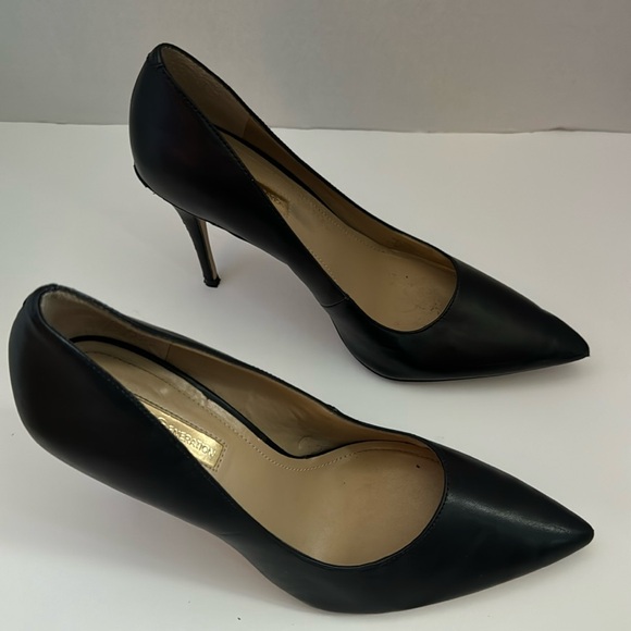 BCBGeneration, heals black shoes size 8, some scratch marks on the side. - Picture 3 of 7